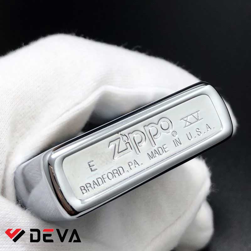 Kiểm tra kỹ thiết bị bên trong bật lửa Zippo la mã bạc bóng 1998