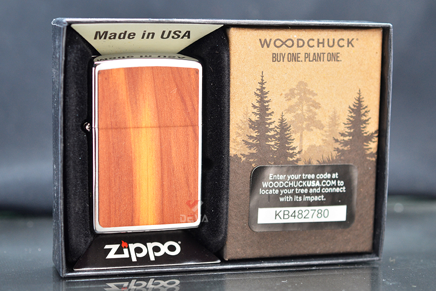 Zippo Mỹ chính hãng mạ chrome ốp gỗ Tuyết Tùng Z28