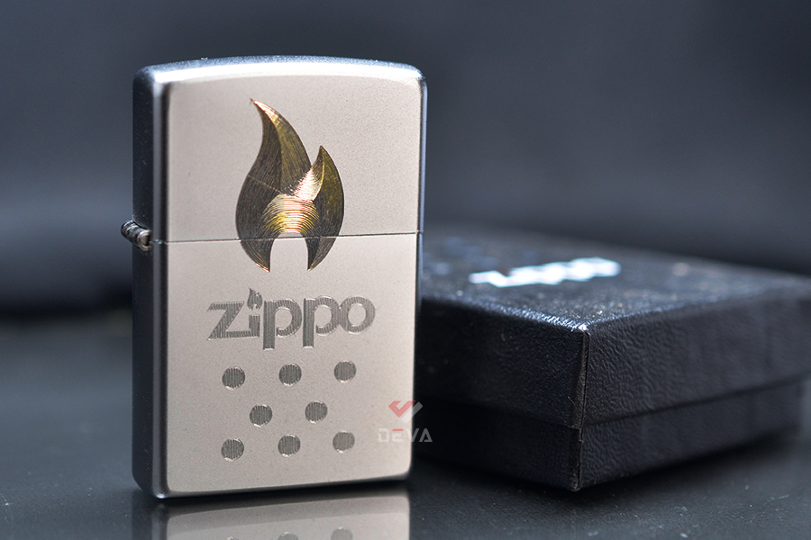 Zippo Satin khắc biểu tượng ngọn lửa ZK06