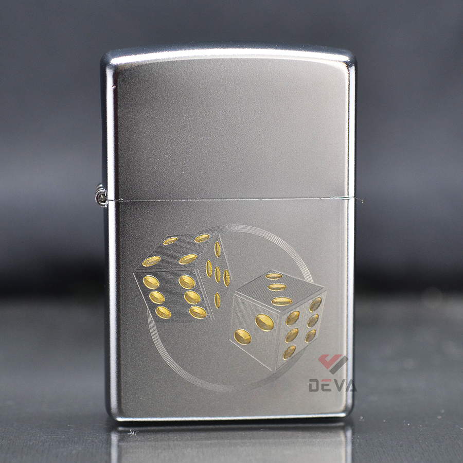 Zippo khắc hình xúc xắc mạ satin Z208